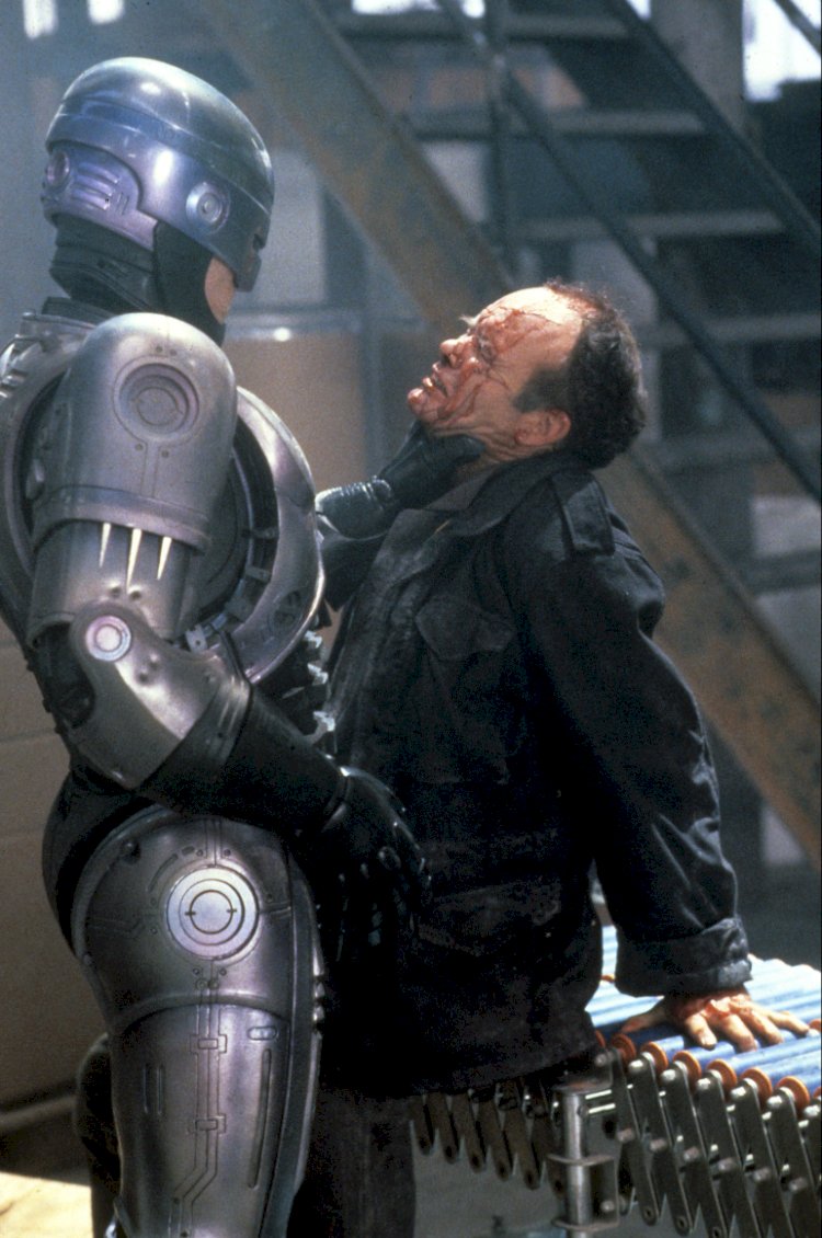 Paul Verhoeven’in “RoboCop” (1987) Filmi Üzerine