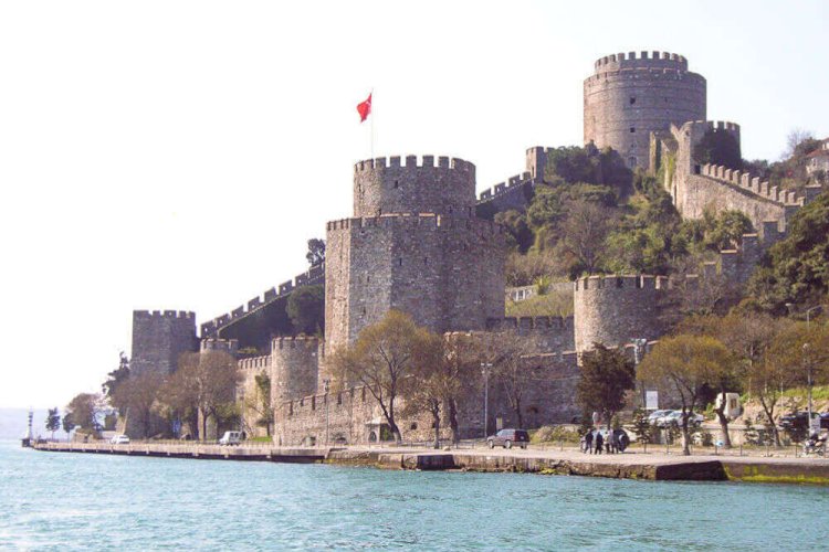İstanbul'da yer alan Rumeli hisarı'nı yaptıran padişah hangisidir?